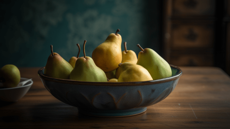 En skål med färska päron i olika storlekar